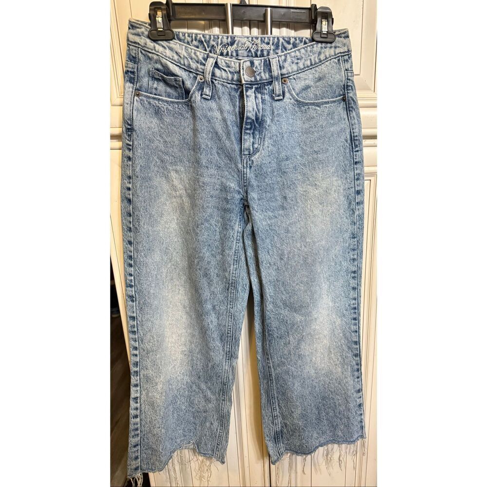Universal Thread Women's Wide Leg Frayed Hem Cropped Jeans Acid Wash Blue Size 4